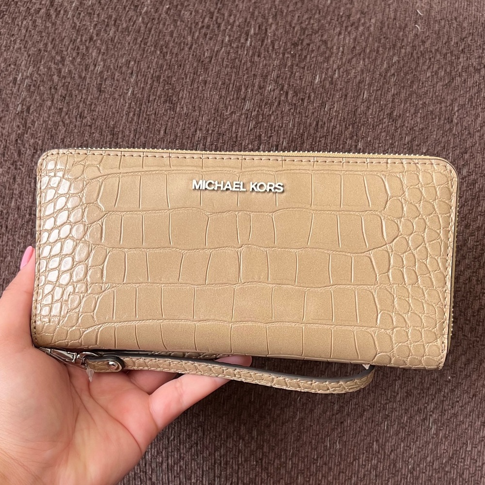 MICHAEL KORS Leather Camel Crocodile Embossed Continental Wristlet Wallet NWT